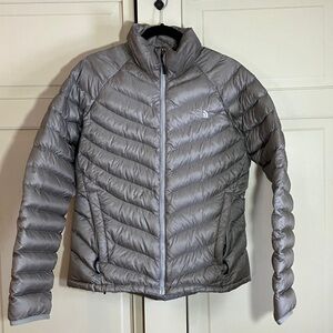 The North Face Women's Silver Puffer Jacket Size Large EUC